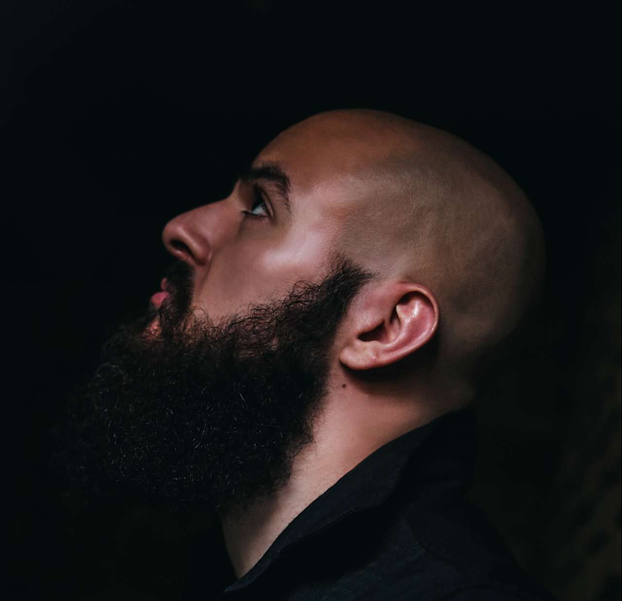 Does a beard look good with a bald head?